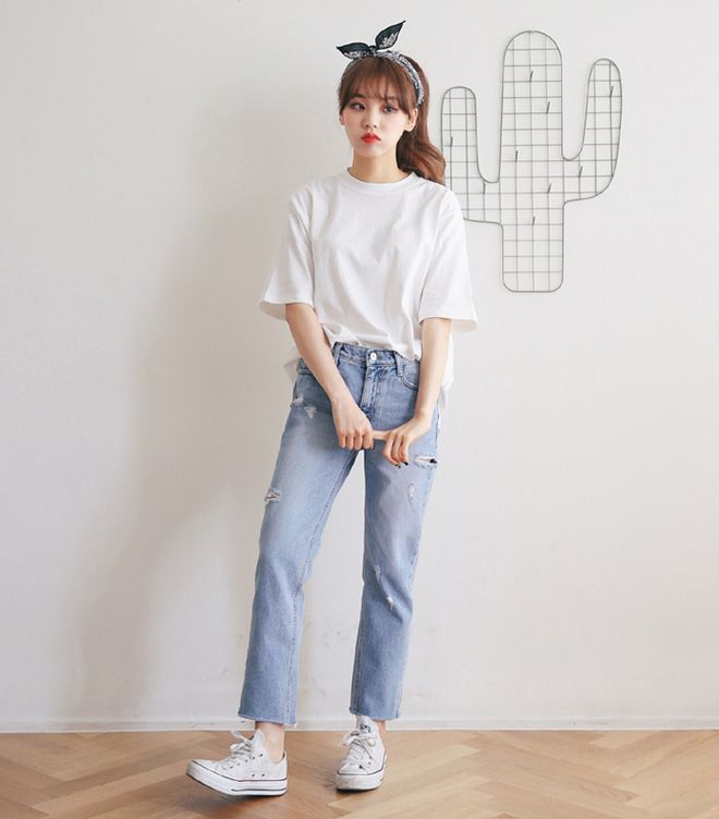 Quần Jeans Tua Rua Và Áo Thun